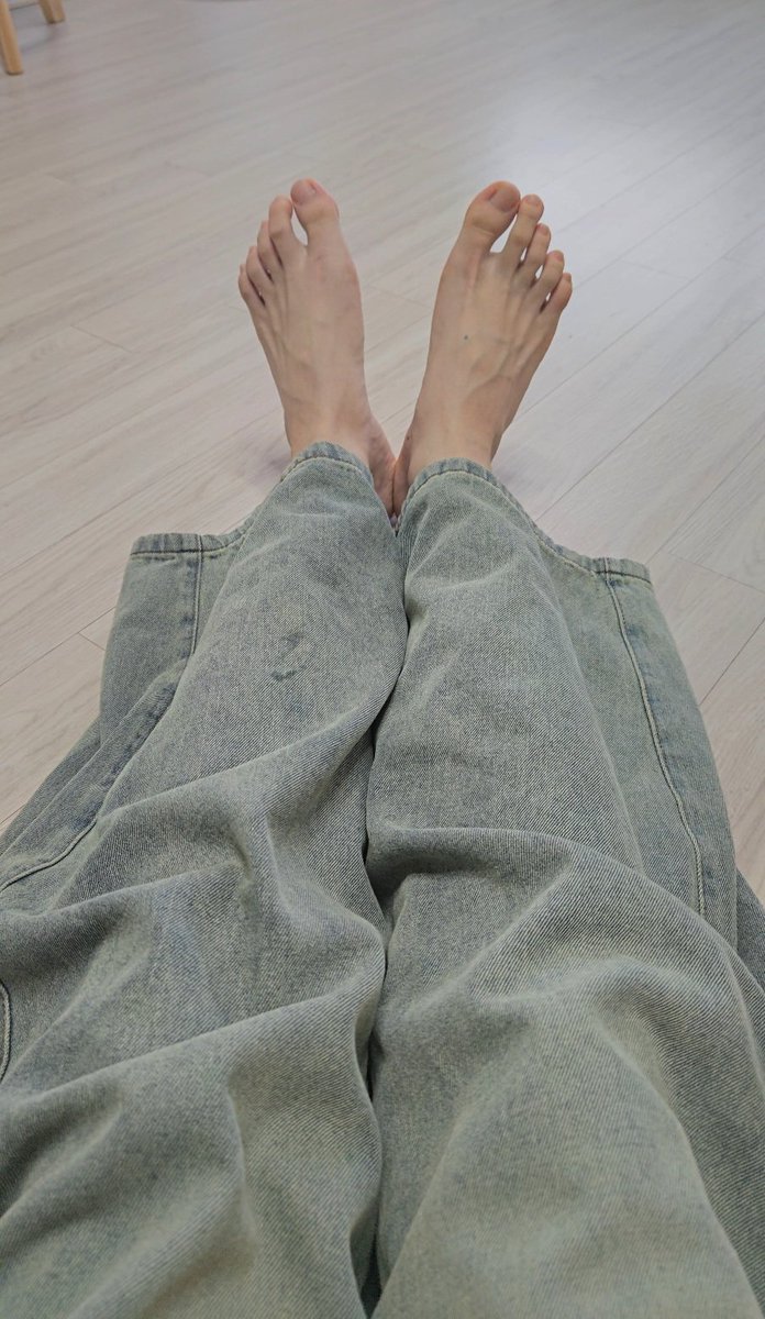 park216359's tweet photo. 발가락 핥을래?
#남자발 #풋돔 #풋섭 https://t.co/52foZgKhO3