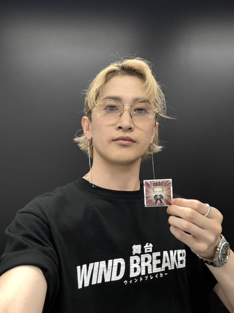 shun1waffle's tweet photo. #舞台ウィンブレ

本日Blu-ray &amp; DVDリリースイベント
ご来場ありがとうございました🎐🦁

久々にみんなに会えて嬉しかった
カンパニーのみんなにも会いたくなったよ☺︎

円盤いっぱい見返して感想聞かせてね💚
夢叶がくれた柊さん🦔 https://t.co/wDW23UToxd