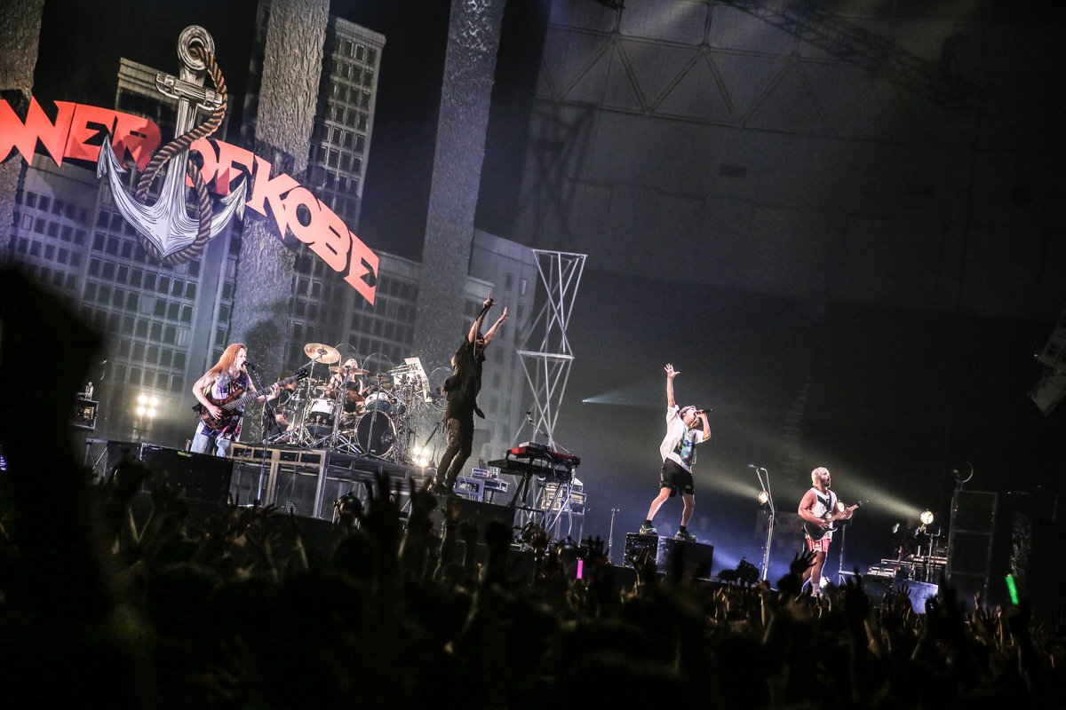 Falilv's tweet image. 写真も来た！！
朝から晩まで幸せと楽しさでテンション上がってライブした結果今くたばりそう、、、なんですが明日までに余裕でなんとかします！！

Viola Kam (V’z Twinkle) 
@vizkage