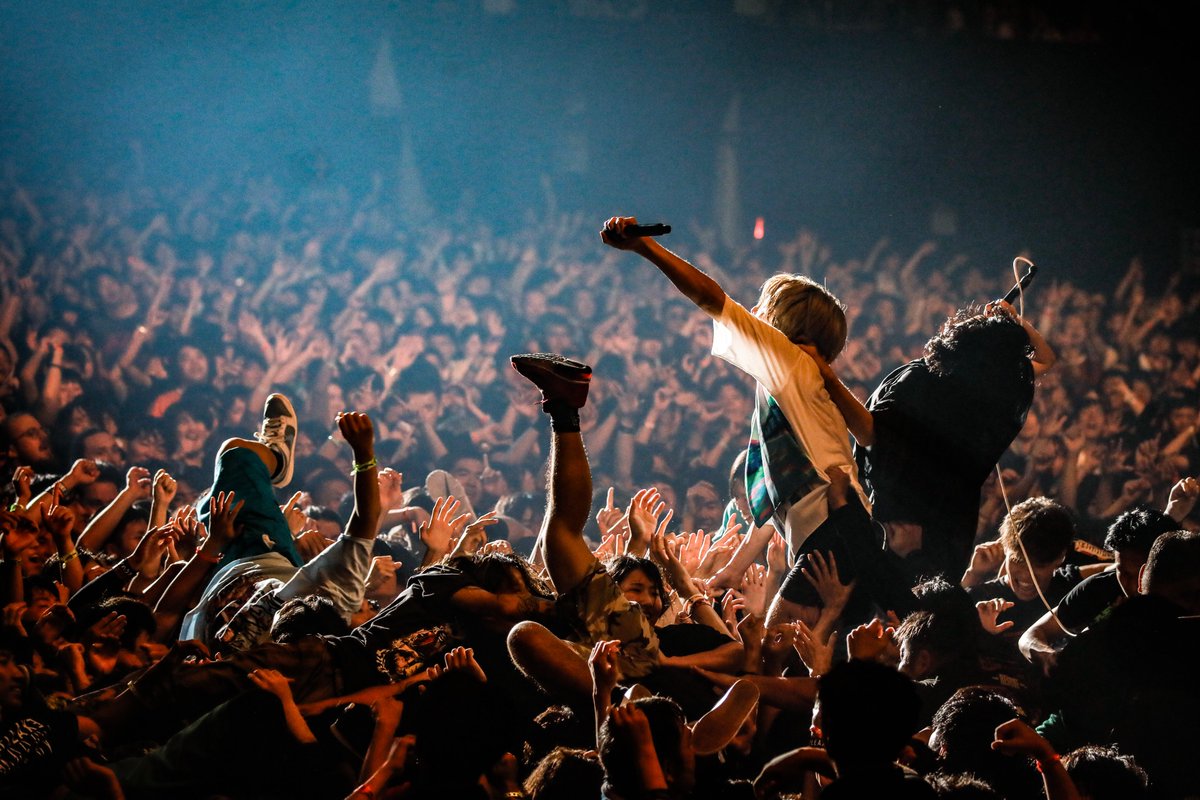 Falilv's tweet image. 楽屋打ち上げもめちゃ楽しかった、、全員仲良すぎて無限に続くところを会場の締め時間で終了しました笑

明日もワールド記念ホールで待ってるぜ！！！

Viola Kam (V’z Twinkle) 
@vizkage

/So