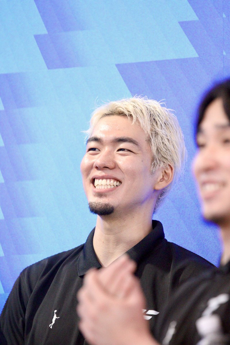 新体制発表会🌟目合ったときもハイタッチのときもニコニコしてくれ本当に幸せでした🥺来週も神ちゃんに会いたすぎて愛知カップ行くか結構悩みだした…🤔🤔🤔 #FE名古屋 #神田壮一郎