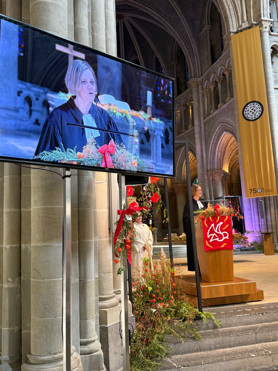 EgliseEERV's tweet photo. #EERV Le #cultesynodal sera présidé par la pasteure officiante, @Linedepraz , attachée au ministère de la cathédrale, accompagnée de Sonia Thuégaz (diacre) qui salue tous ceux et celles qui ont quitté « notre chez nous » et fait route jusque dans cette cathédrale https://t.co/GmcQ9TJg0X