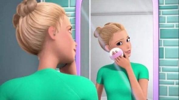 barbie_context's tweet image. Yo cada noche haciéndome el skincare cuando pasé todo el día sin comer, no tome agua y solo dormí 4 horas
