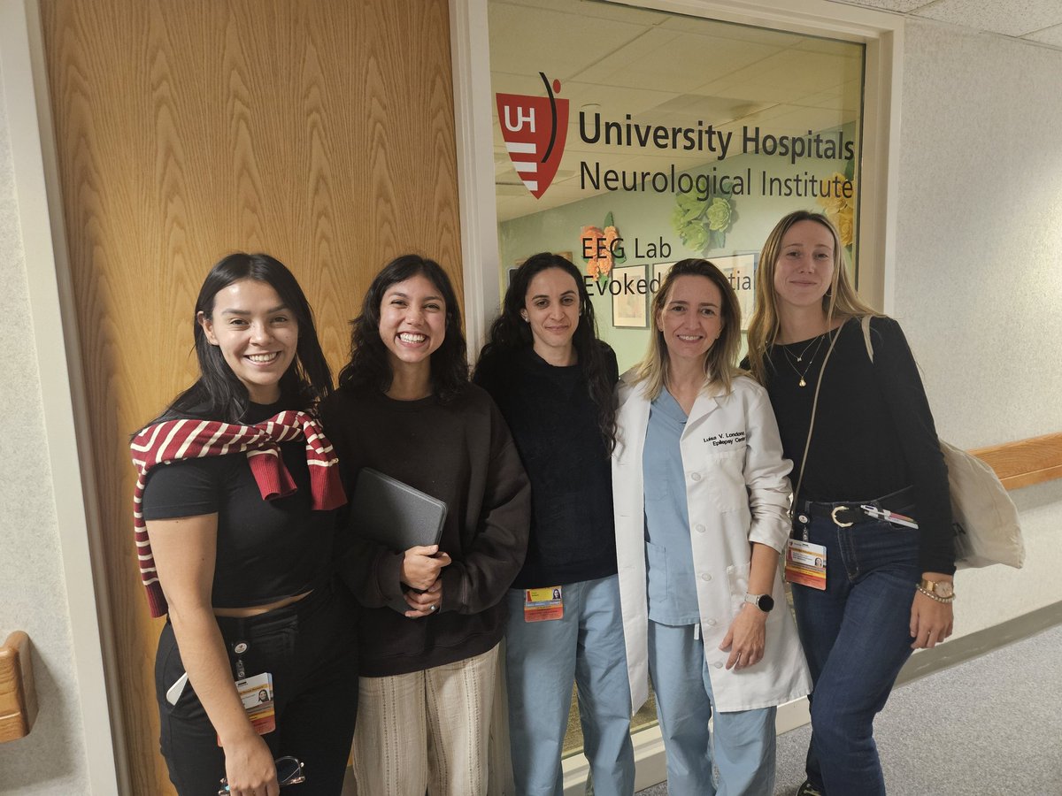 Luisa V. Londoño (@luisavictorial) on Twitter photo  Luisa V. Londoño (@luisavictorial) on Twitter photo