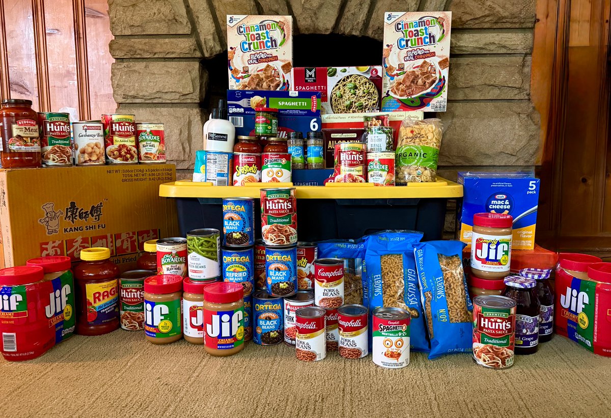 FutureForwardOH's tweet photo. THANK YOU to everyone who participated in our Pasta with Purpose food drive! Together, we donated over 150 pounds of food and toiletry items! 

Thank you to Katelynn at Wickliffe FRC for the opportunity to collaborate on these increasingly prevalent issues facing our communities! https://t.co/3iw5097hlj
