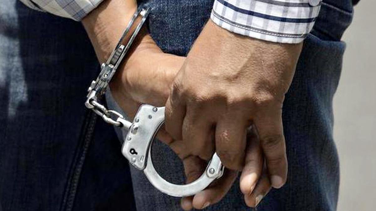 TheNewsroom_tnr's tweet image. 🚨 NIA arrests Sharanjit Kumar, alias Sunny, a key accused in the March 2025 grenade attack on the Amritsar temple. Nabbed in Gaya, Bihar—he’s from Bhaini Bangar, Gurdaspur. Major breakthrough in terror probe targeting religious sites. #AmritsarAttack #NIA #TerrorCrackdown