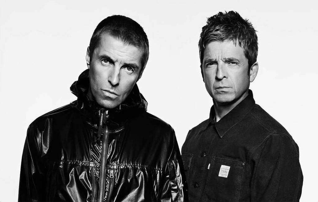 craigsilliphant's tweet photo. Jenny and I went to Chicago to see the epic Oasis Live '25 tour! Here's my review of the concert. The way the band took over the whole city was amazing. Fookin' biblical, man!
https://t.co/knpt33xyX5
#oasis #OasisLive25 #oasischicago #Chicago #music https://t.co/Uwl7oTXNuO