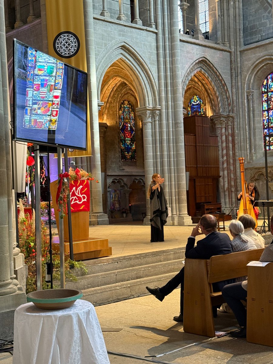 EgliseEERV's tweet photo. #EERV #cultesynodal Prière d’invocation, Chant 21/01 Tous ensemble, ô notre Dieu, psaume 67 dialogué, répons d’orgue et lecture de L’Exode 3 se succèdent. https://t.co/i1nGSrKCFJ