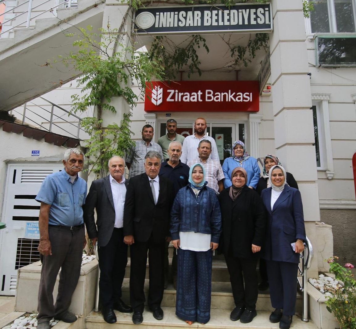 İnhisar Belediye Başkanımız Nihal Koyundere Arslan’ı belediyemizin hizmet binasında ziyaret ettik.

‘Kadın elinin değdiği her işi güzelleştirir’ anlayışı ile ilçemize hizmet eden belediye başkanımız, başarılı çalışmaları ile İnhisarlı vatandaşımızın gönlünde taht kurmuş.