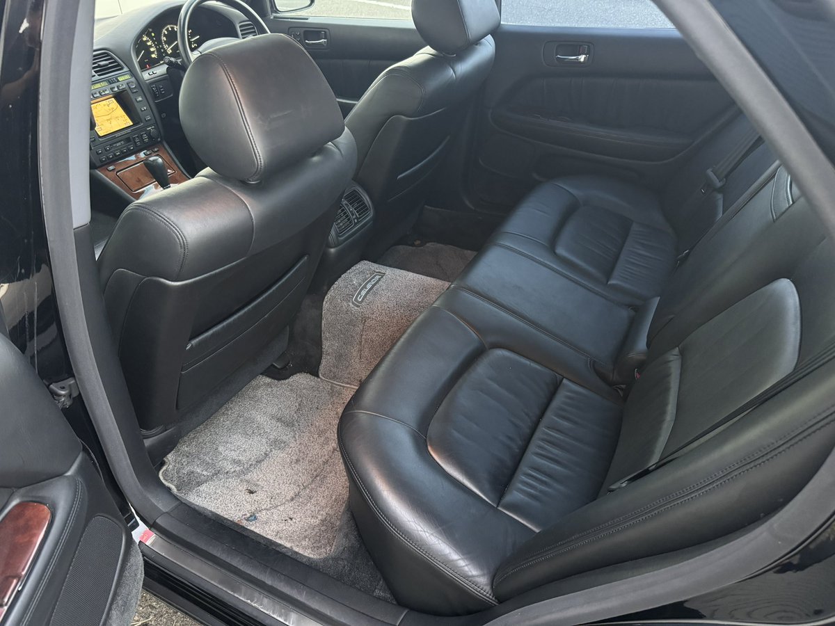 【New Stock】

#100万円で始めるネオクラシックカーライフ 第50弾

1997年
トヨタ セルシオ B仕様erバージョン
屋根革マルチ
車検無し
23.8万km
ディーラー整備車

僅か11ヶ月しか生産されてない希少な"中期ユーロ"
その中でも珍しい純正202黒。

距離が逆に信じ難い綺麗さです。

79.8万円💸

⬇️続く