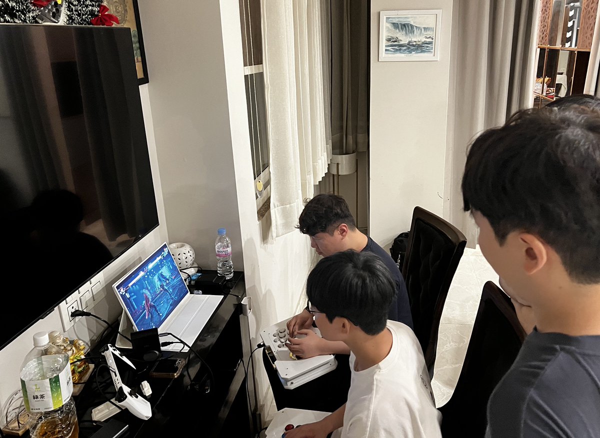 初日は無事ウィナーズで抜け！
明日は多分日本時間13時半から！
韓国勢のみんなと練習して優勝まで頑張ります！！