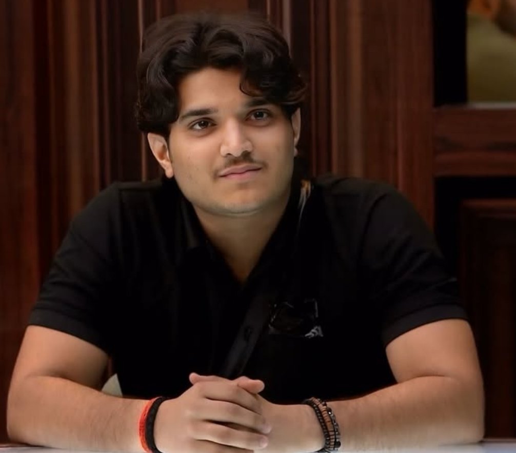 Ranking Poll (Week 2) 

Like &amp; Retweet if you are supporting #MridulTiwari

(Results will be announced tomorrow at 7PM) #BiggBoss19