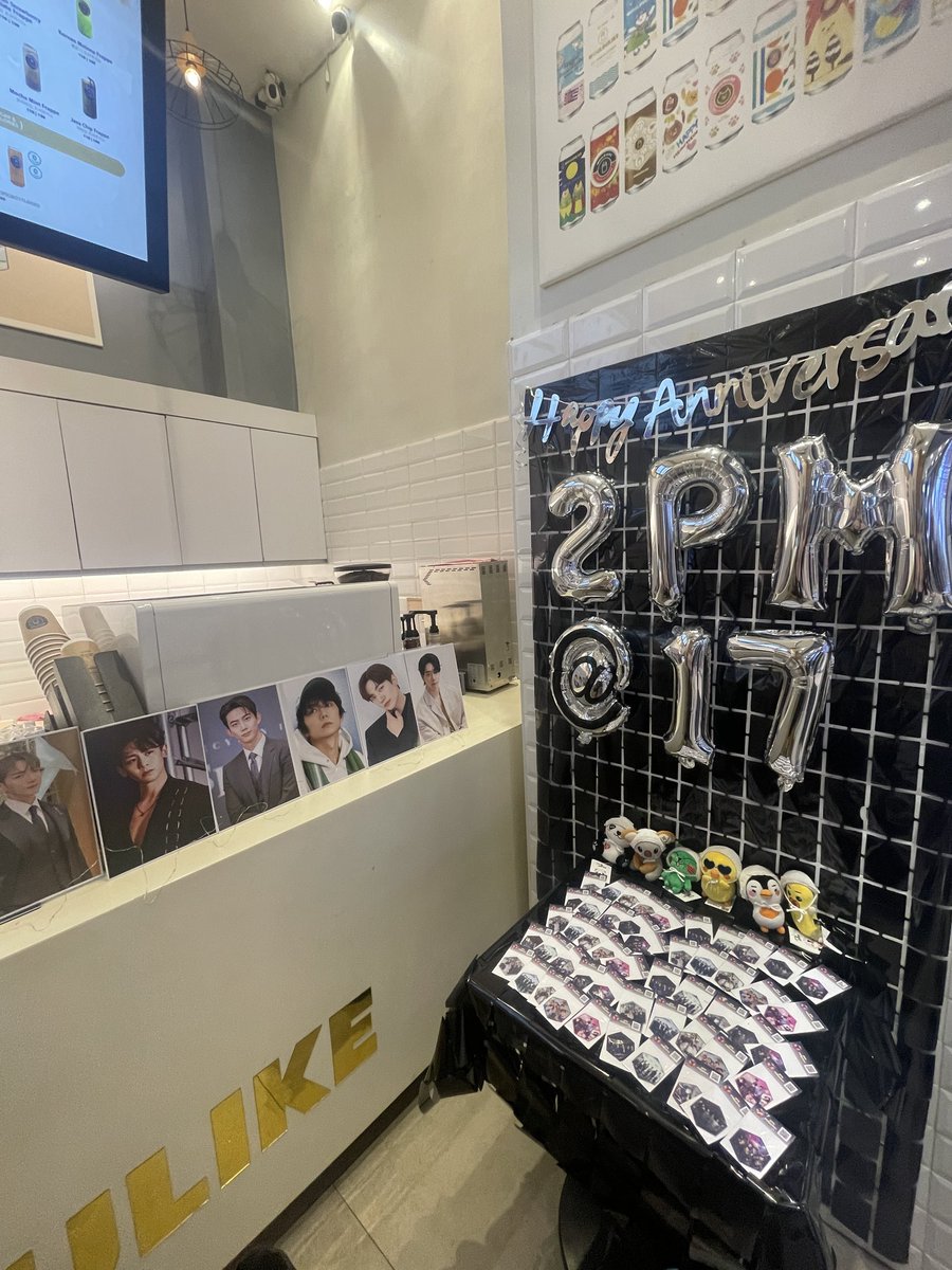 2pmphilippines's tweet photo. Thank you PH Hottests for celebrating #2PM_17thAnniversary with us 🩷❤️💚💙💛💜

#투피엠 #2PM @follow_2PM https://t.co/wZF4EkkRfS