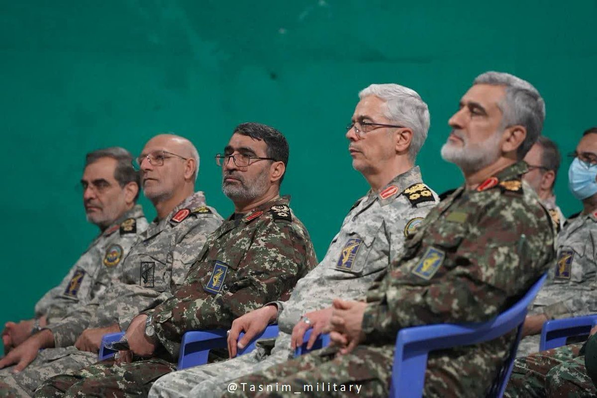 ۵ فرمانده شهید در یک قاب

🌷تصویری از سرداران شهیدان سردار امیرعلی حاجی زاده، سپهبد محمد باقری، سردار محمود باقری، سردار غلامرضا محرابی وسردار مهدی ربانی