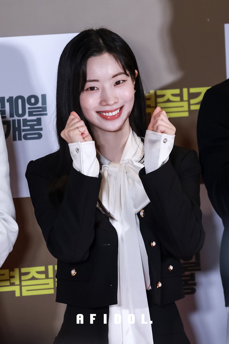 afidol_'s tweet photo. 240905 전력질주 VIP 시사회
오랜만에 김배우님 화이팅 하쟈하쟈💕
#트와이스 #TWICE #다현 #DAHYUN #ダヒョン https://t.co/pKSEEWGetY