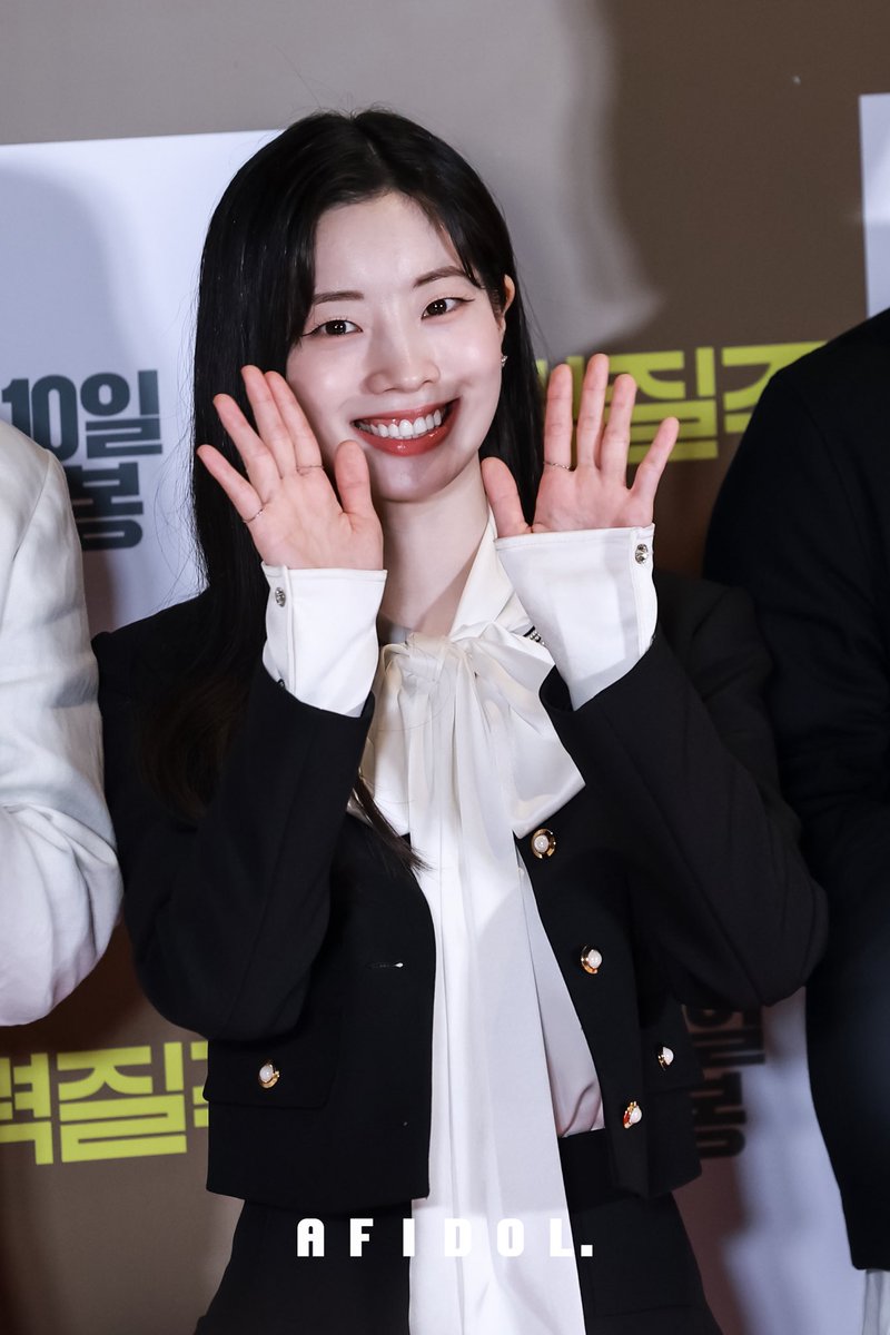 afidol_'s tweet photo. 240905 전력질주 VIP 시사회
오랜만에 김배우님 화이팅 하쟈하쟈💕
#트와이스 #TWICE #다현 #DAHYUN #ダヒョン https://t.co/pKSEEWGetY