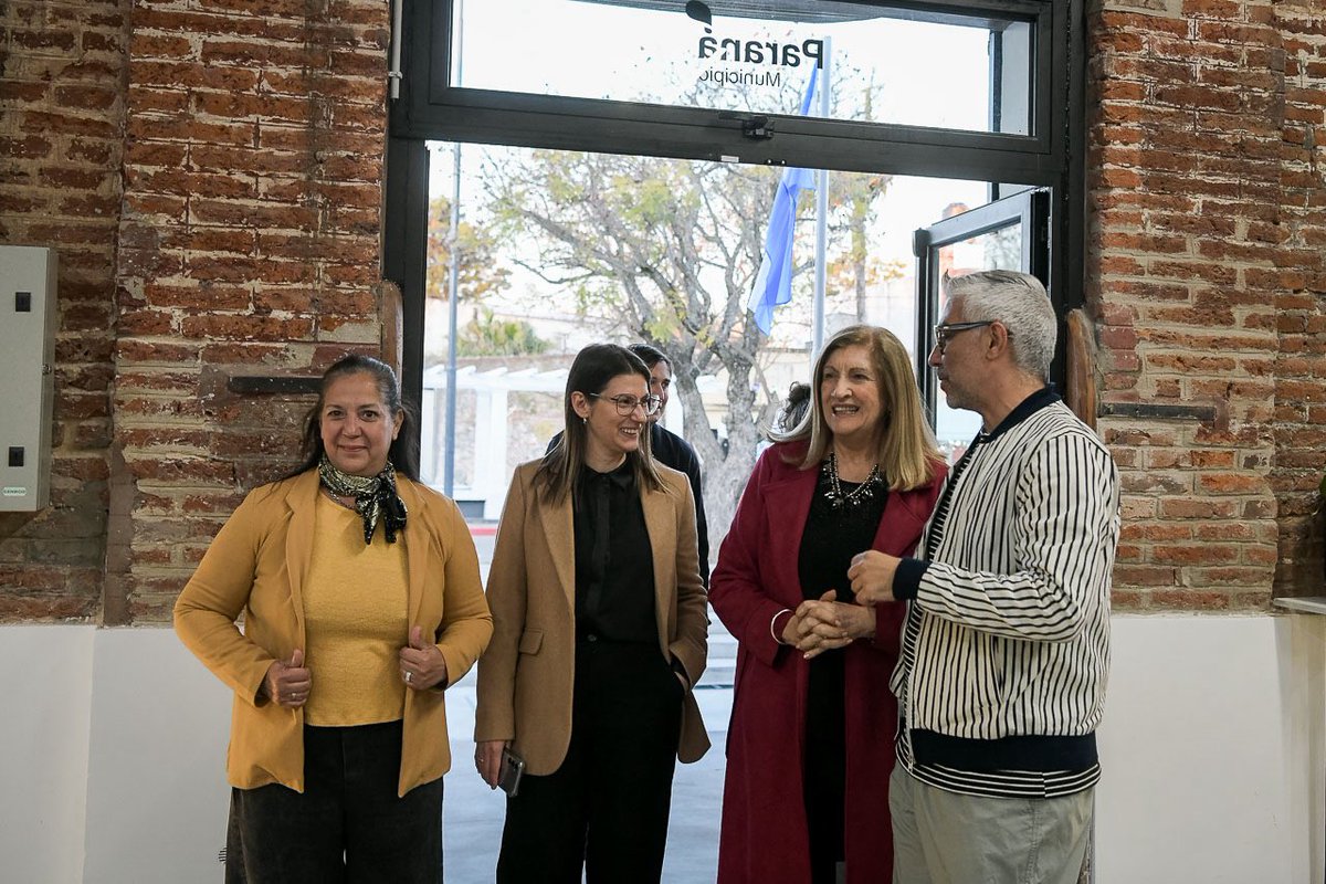 rosarioromeroOK's tweet photo. Ya reinauguramos el Centro Cultural Juan L. Ortiz y lo celebramos con un primer día lleno de alegría, música y arte. Este espacio, que honra al gran poeta entrerriano, vuelve a brillar con fuerza para inspirar nuestra identidad y potenciar la vida cultural de la ciudad. https://t.co/6pKlyNtDTi
