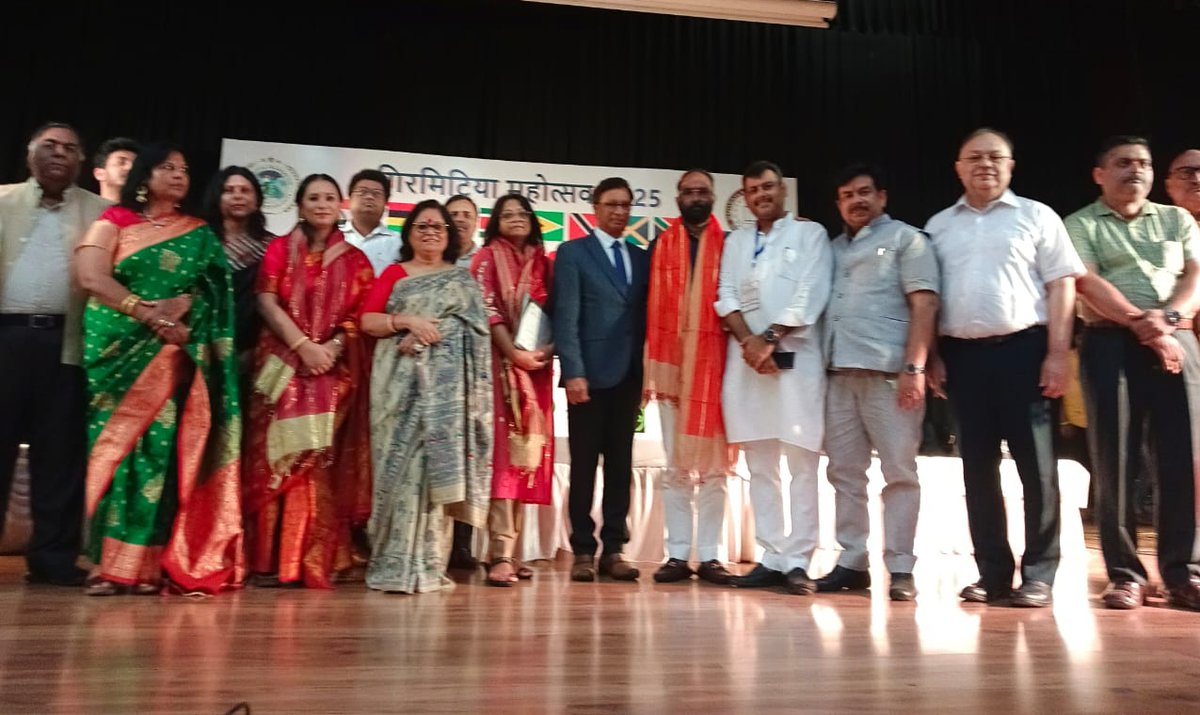 drsanjaymayukh's tweet photo. आज दिल्ली में गिरमिटिया फाउंडेशन एवं महाराजा अग्रसेन कॉलेज, दिल्ली विश्वविद्यालय द्वारा आयोजित 'छठाँ गिरमिटिया महोत्सव 2025' कार्यक्रम में सम्मिलित होने का सौभाग्य प्राप्त हुआ। हिंदी को पुष्पित और पल्लवित करने में गिरमिटिया देशों का अहम योगदान रहा है।

@dhananjay4help https://t.co/YD3l9JMEuN