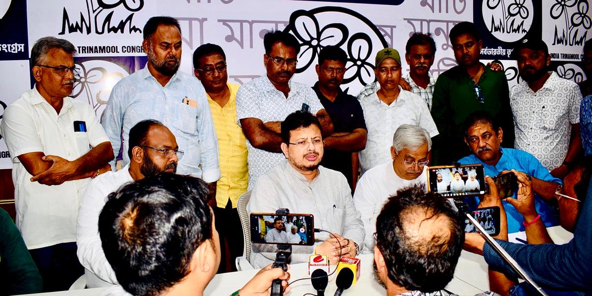 inttucwb1's tweet image. আজ দুর্গাপুরে পশ্চিম বর্ধমান জেলা তৃণমূল কংগ্রেস কার্যালয়ে অ্যালয় স্টিল প্লান্টের INTUC ও BMS সংগঠন ছেড়ে ১৪৭ জন শ্রমিক জননেত্রী @MamataOfficial আদর্শে অনুপ্রাণিত হয়ে INTTUC তে যোগদান করলেন।

 @abhishekaitc @AITCofficial @RitabrataBanerj @PradipMazumda15 
@bhumiputranaren