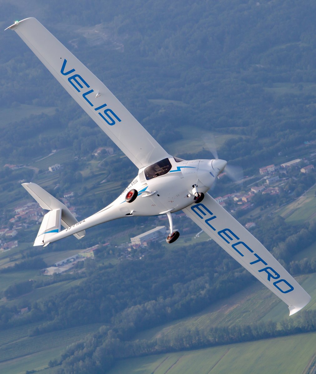 pipistrelEU's tweet image. 🌍✈️ Soaring into the future with the Pipistrel Velis Electro! This groundbreaking electric aircraft is not just a marvel of engineering; it’s a testament to our commitment to innovation and emerging technologies.

#Pipistrel #VelisElectro #TextroneAviation #Textron #Innovation