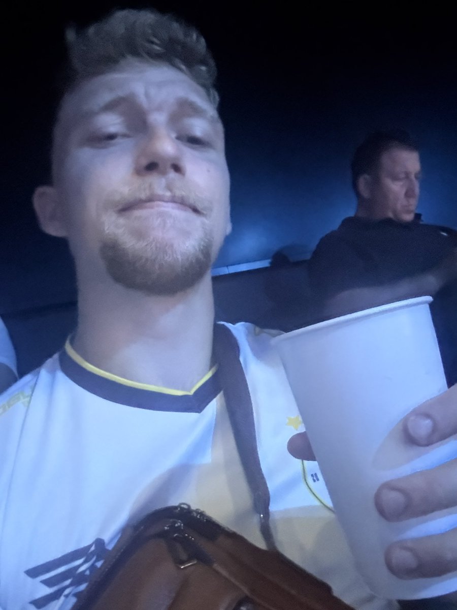 il fait chaud dans l’arène , hydratez-vous ! 🤪