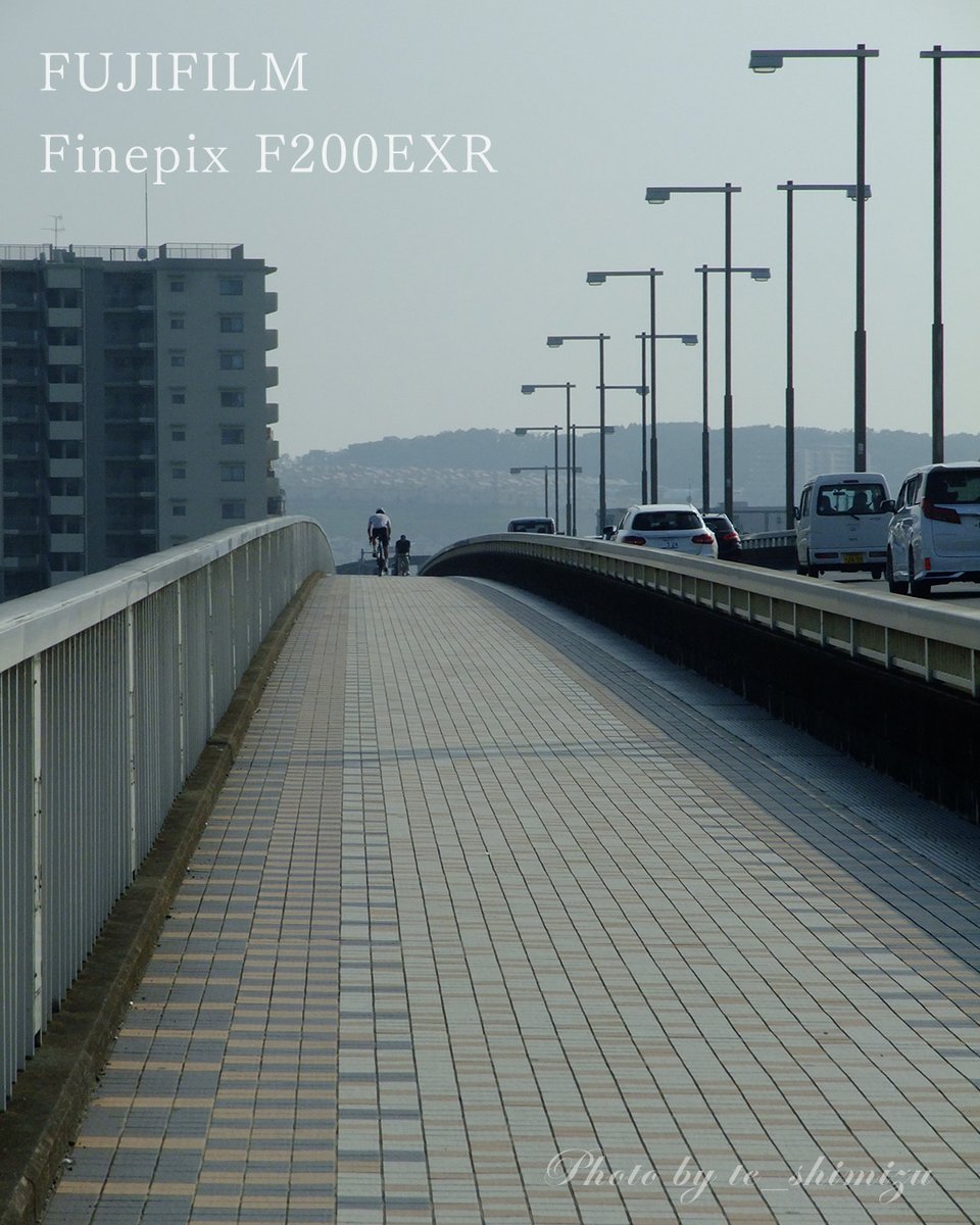 tshimiz33524544's tweet photo. The roads and bridges along the river seem to be a great practice area for cyclists who ride road bikes or cross bikes like keirin racers.
#fujifilm #finepix #フジフイルム #ファインピクス #toydigi #平成レトロ #風景写真 #streetphotos #デジタルカメラ #コンデジ #キリトリセカイ https://t.co/FV0CjJaPHd