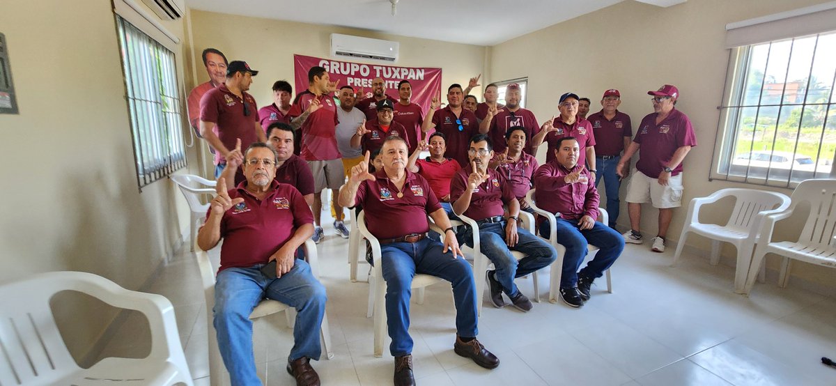 Reunión semanal primera de septiembre y con la firmeza y la convicción que nuestro CCTV nos seguirá beneficiando gracias al esfuerzo conjunto de nuestros líderes ing.Ricardo Aldana <a href="/lgps03101/">@lgps0310</a> y <a href="/MarcoAzuara1/">Marco Azuara</a> seguiremos siendo pilar de la nación <a href="/Seccion42_STPRM/">Seccion 42 STPRM Oficial</a>