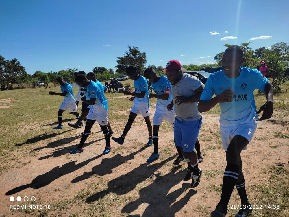 We are deeply saddened by the passing of our brother &amp; teammate Mugove a loyal Zwitter FC player from day one and our finest midfielder💔🕊️

Mari yechema, as a gesture of solidarity and support to his family, you may send to our treasurer Mambambo. Ecocash or Innbucks: 0773027658