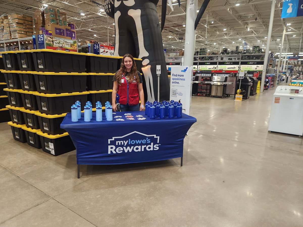 forjared1566's tweet photo. We're out here at the Marietta Lowe's getting members their free cups! https://t.co/wnZ6ehuJS3
