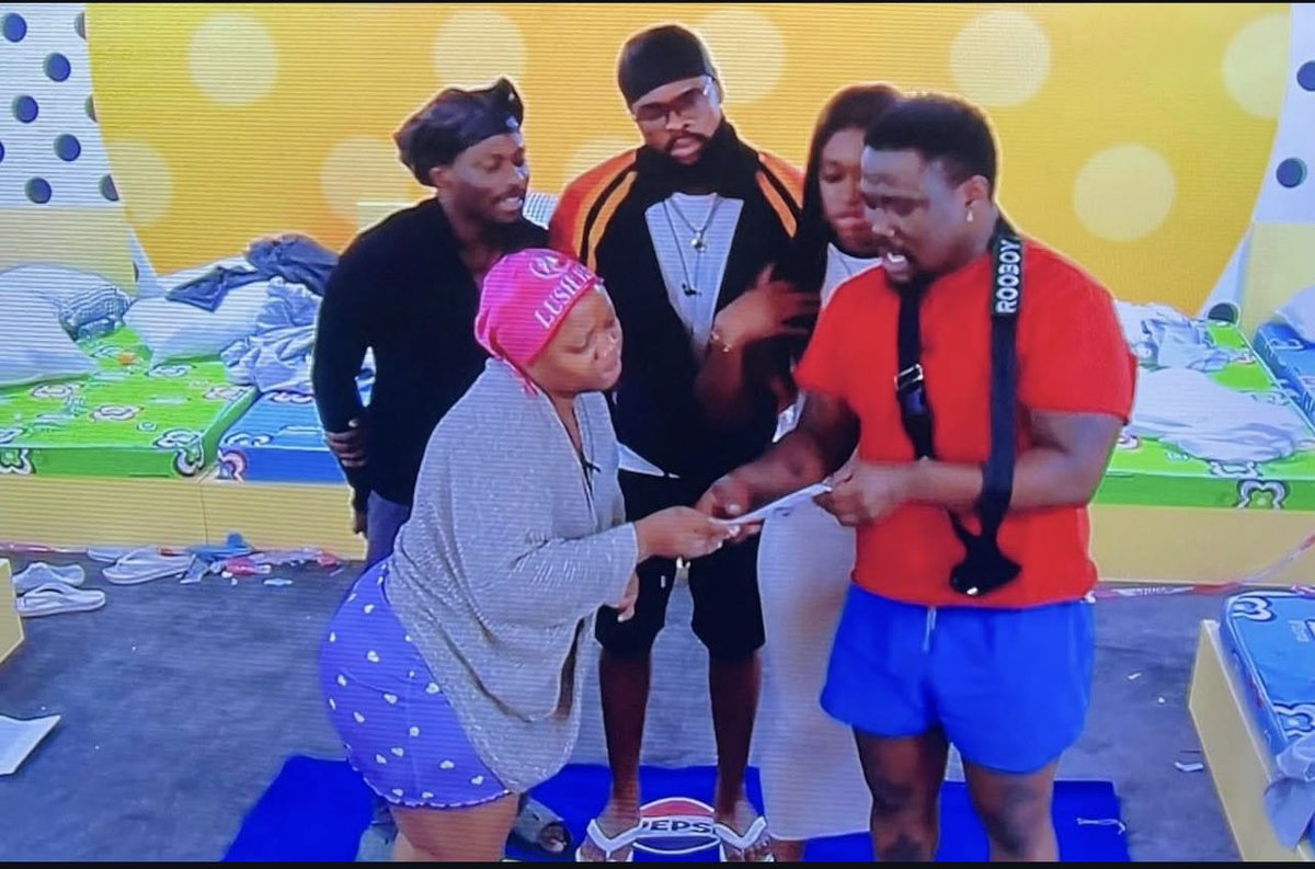 Preciou75719901's tweet photo. So the man that always win and the woman that always lose are in same team today for Pepsi task 😂. Doris that yolk must be broken today 
#BBNaija #BBNaijaS10 
Rooboy #BBNaijaseason10 https://t.co/dbyCv8Vwfz