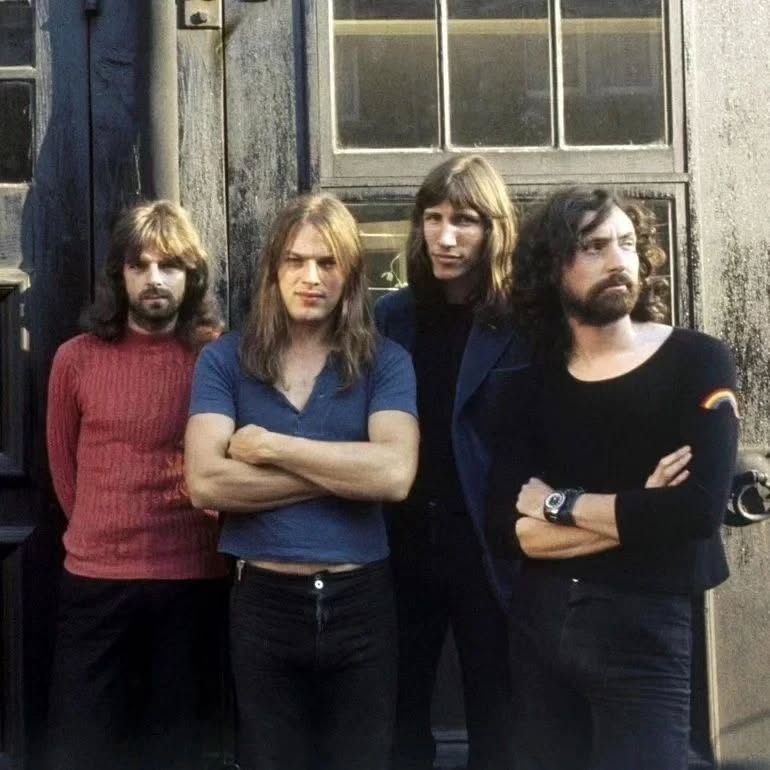 Filemonofficial's tweet image. Happy Birthday to Sir Roger Waters (@rogerwaters)
September 06, 1943, Age:82
Instrument: Vocals,Bass Guitar &amp;amp; Guitar

(Professional Career)
1967 - Pink Floyd
1978 - Solo Works

#PinkFloyd #Rogerwaters #ピンクフロイド #핑크플로이드 #rock @pinkfloyd