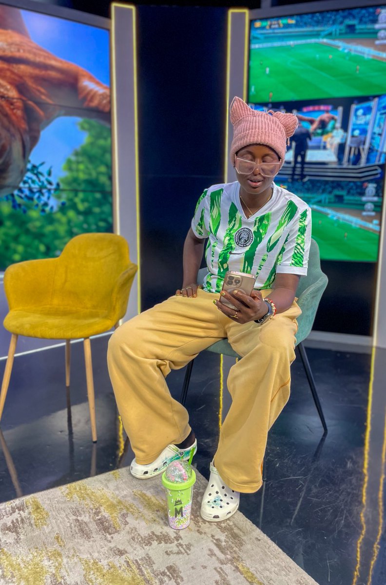 OfficialSuo's tweet image. Countdown to kick off in Uyo…
I’ll be your #officialpidgincommentator AND also be part of the official broadcast match day in-studio crew as an analyst(English)!
It’s my first time handling a national team fixture in multiple languages/roles at same time. Oghenemigwo.

#FIFAWCQ