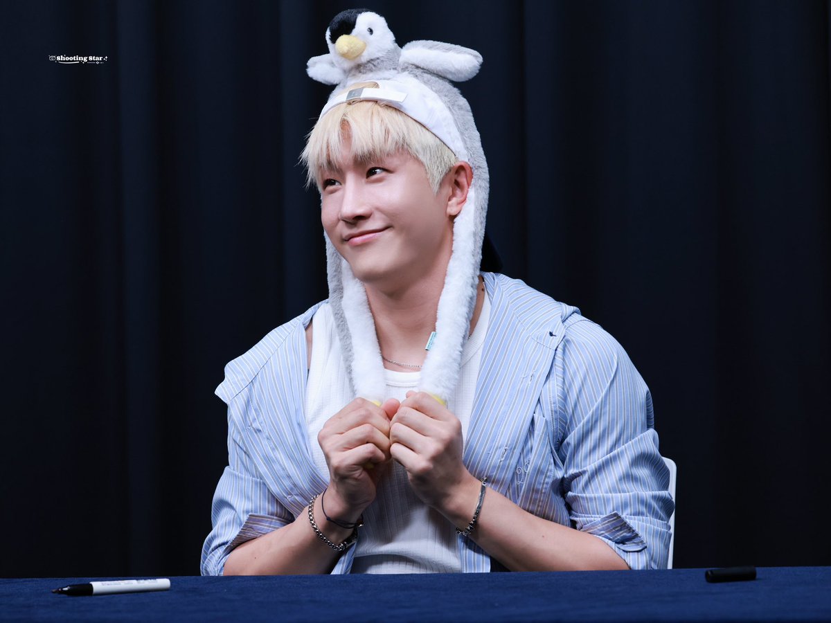 Shooting__029's tweet photo. 250906 스타라이크뮤직 STARLIKEMUSIC

🐧🙌🏻

#주니지니 #ZOONIZINI #진진 #JINJIN #아스트로 #ASTRO https://t.co/y0FUXcA7VI