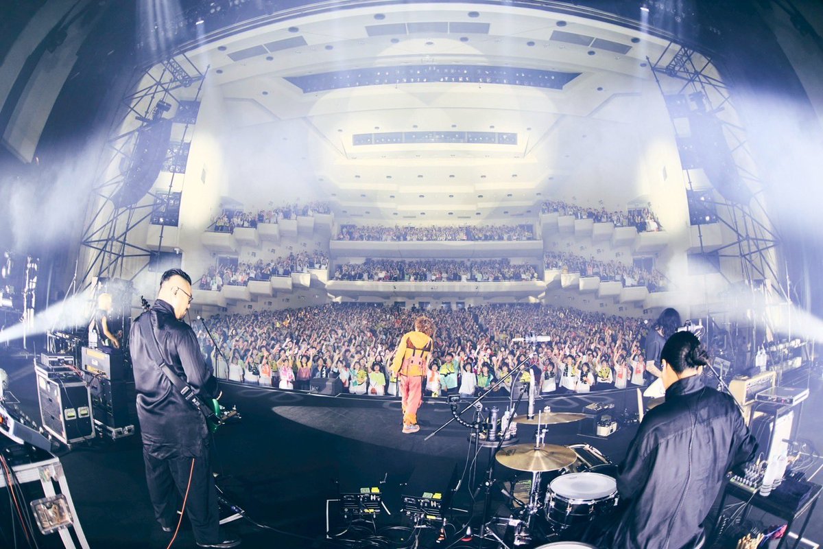 #Vaundy

Day1 9/6 sat.

Vaundy
one man live VAWS hall tour “little punk”
at TOSAI CLASSIC HALL IWATE

THANK YOU!!❤️‍🔥

📸 日吉"JP"純平

-

📌配信中!!
“ ずっとラブソング “
🎧lnk.to/zutto_love_song

“ 再会 “
🎧lnk.to/Vaundy_saikai
TVアニメ #光が死んだ夏 OP主題歌

📌Vaundy DOME