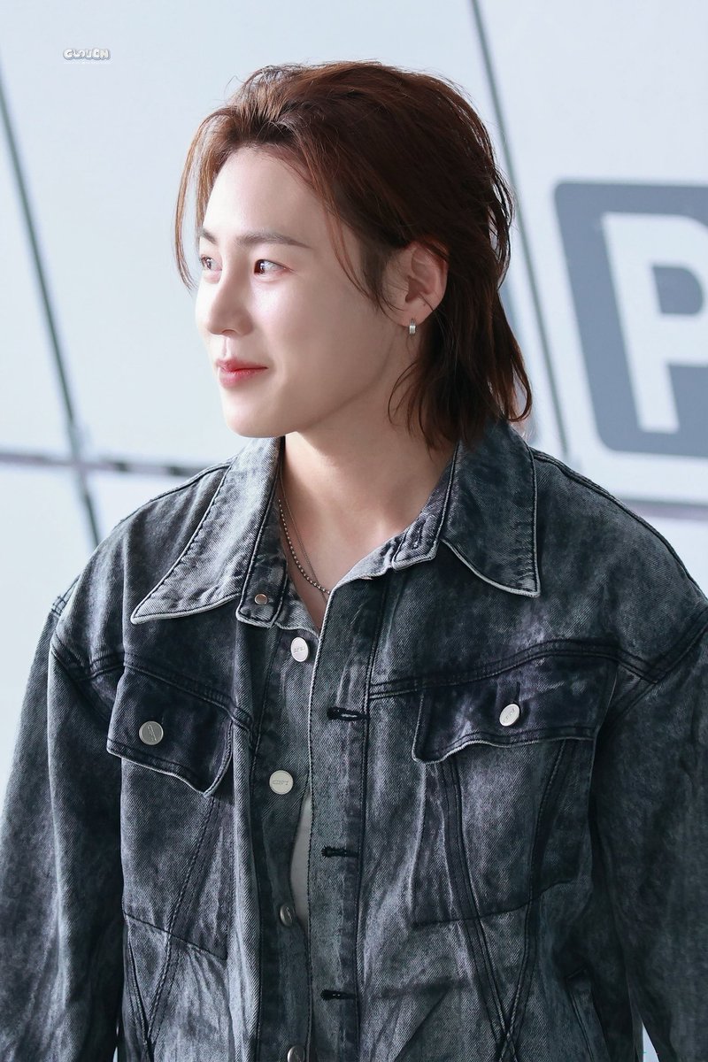 250906 하성운 서울패션위크 

얼굴이 완벽해🩵

#하성운 
#HASUNGWOON