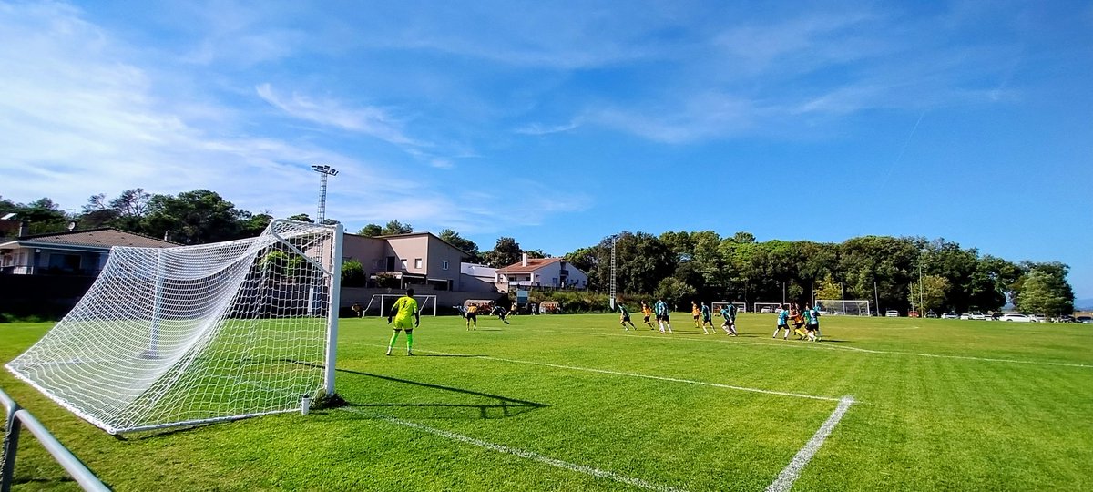 CesarRayano's tweet photo. @uefontcoberta @radiobanyoles @banyolestv Mitja hora de partit i cau el primer gol del matx.
Marca el conjunt quadribarrat amb una bona jogada de triangulació ofensiva sense qualsevol possibilitat d'aturada per part del porter visitant.
UE Fontcoberta 1 ❎ Arbúcies CF 0
#Fontcoberta #Arbúcies #CopaCatalunya #Futbolcat https://t.co/PSeGYVQJDm
