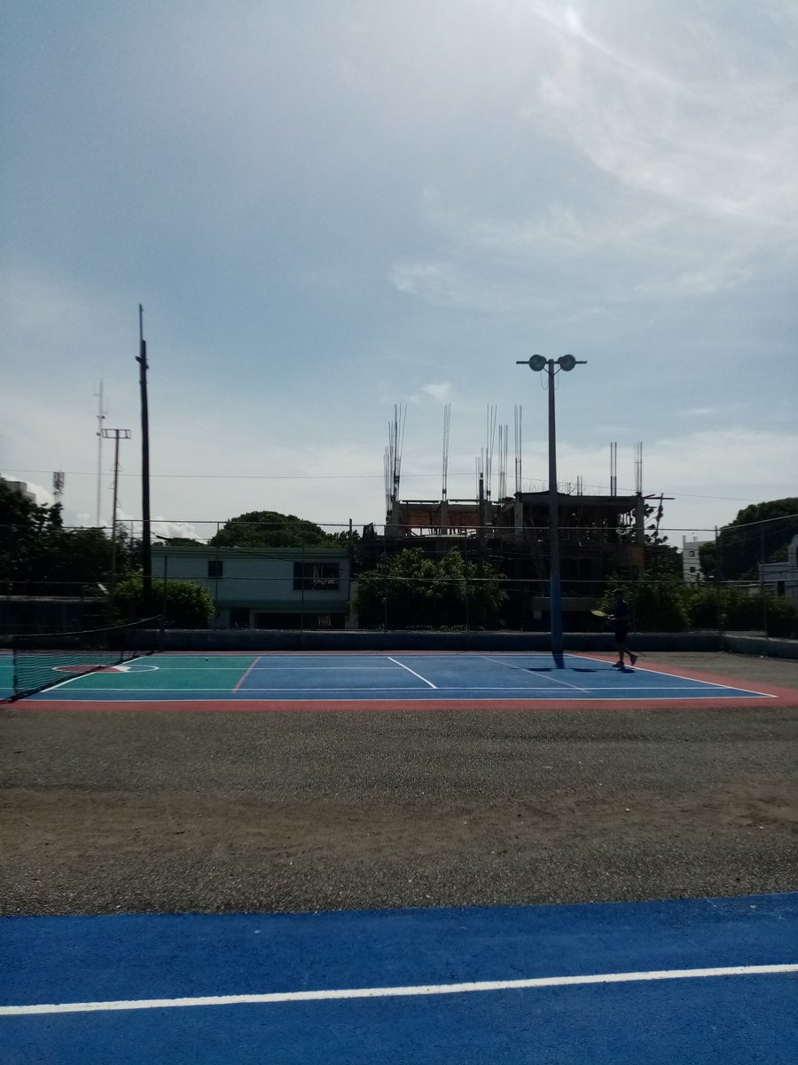 EvelinPlacidoAl's tweet image. Un espacio deportivo desde temprano un buen saque 🎾, jóvenes y adultos, #LigaInfantil 🏀, con sus @MaltaMorenaRD ❤️, gracias apoyo, caminata adultos mayores, son los beneficios un lugar en territorio
#ClubAtala
#Cancha #MarlonLembert