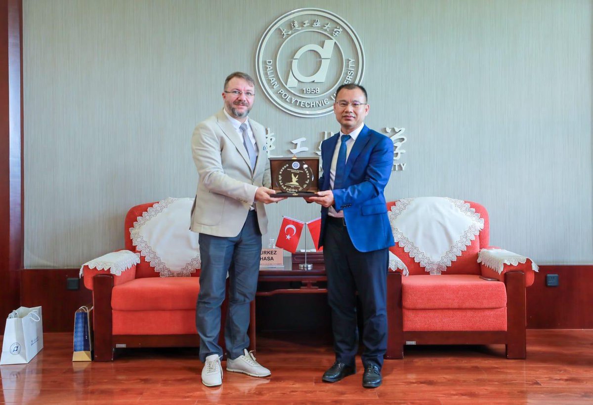 Sağlık bilimleri geleceğin en kritik alanı.🩺💉

Geçtiğimiz hafta Çin’de gerçekleştirdiğimiz ziyaretlerde, sağlık teknolojileri ve biyomedikal araştırmalarda iki ülke arasında yeni köprüler kurduk.

Amacımız, Türkiye’yi sağlık bilimlerinde küresel bir merkez haline getirmek için