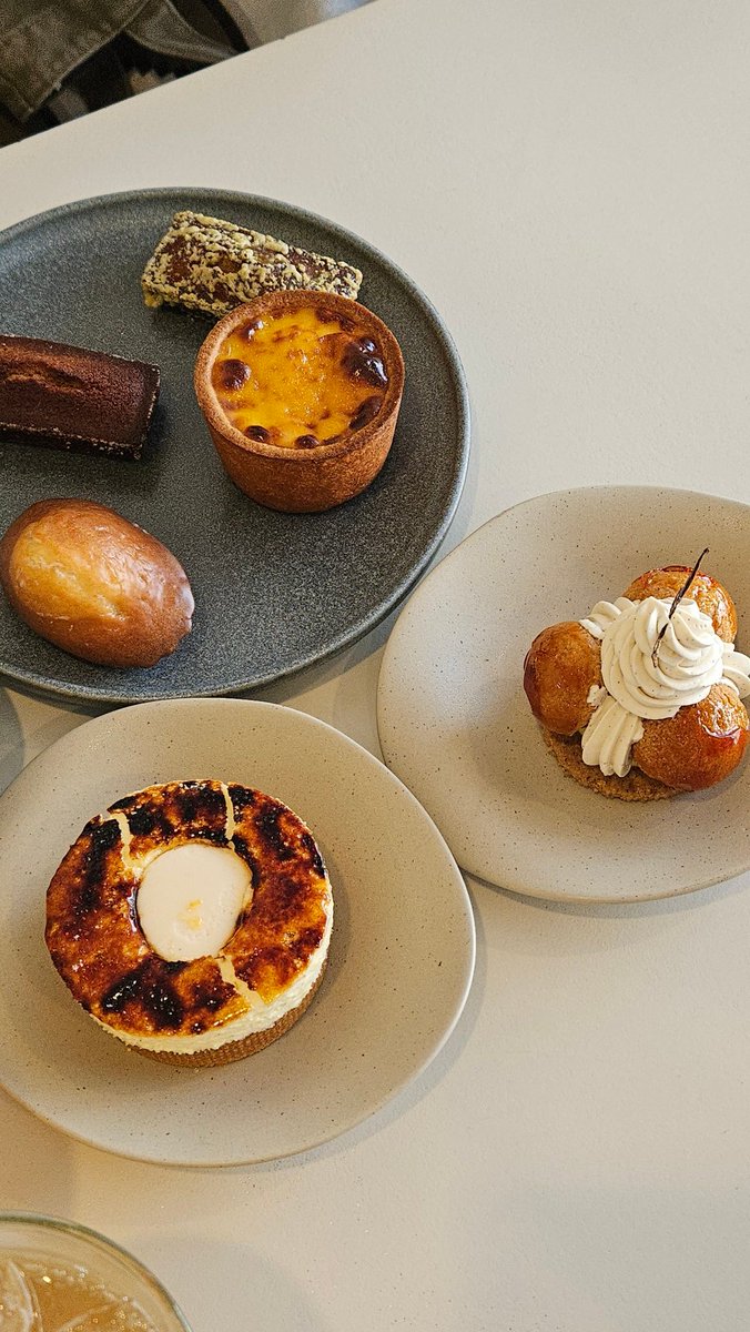 이 아름다운 디저트들을 보세요