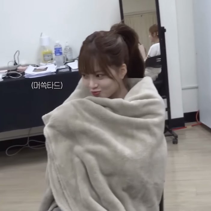 언니한테 시비걸때😈            언니가 안받아줬을때😒