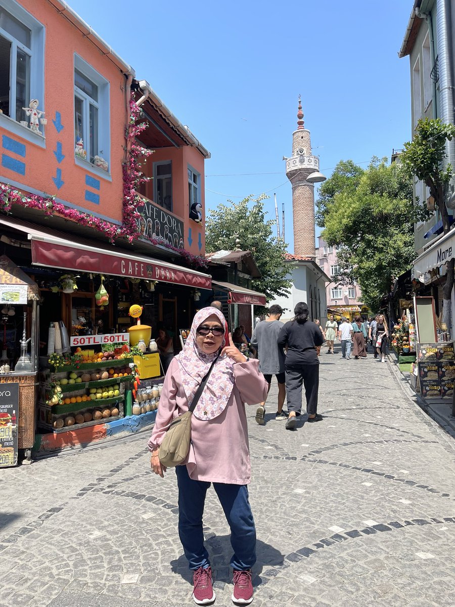 Nieyda2's tweet photo. Life goes on. Alhamdulillah. Been travelling round the world n loving my self more❤️ https://t.co/ho2wRFoOzk