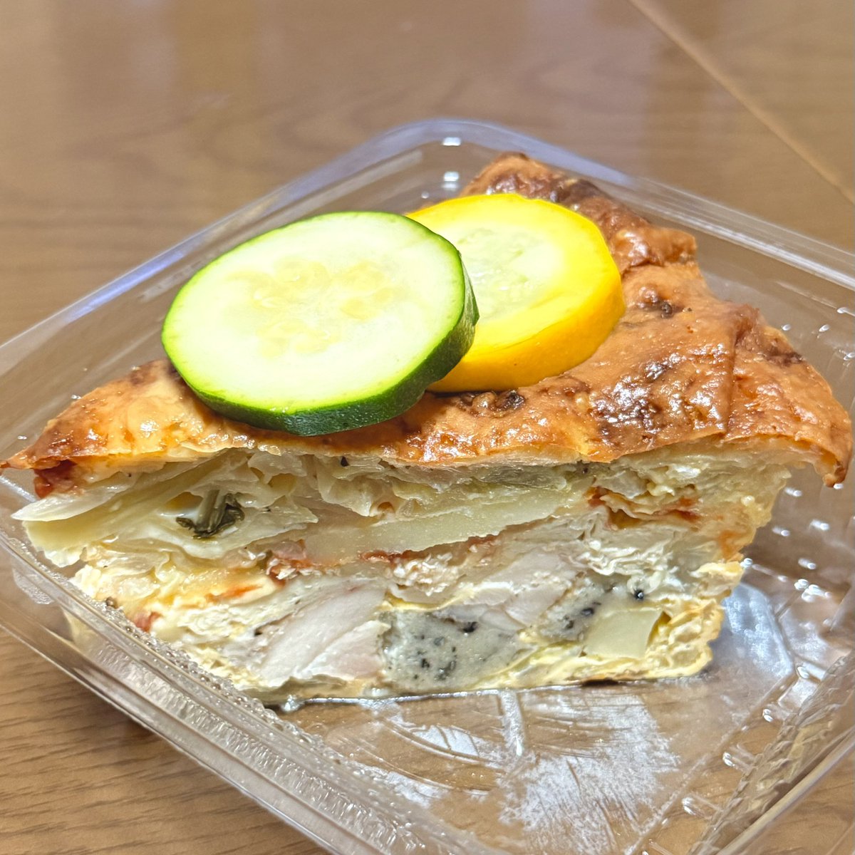 アド街でやってた湯葉キッシュ、野菜と湯葉がたくさん入ってる上にチーズのコクも感じられてめちゃおいしかった！