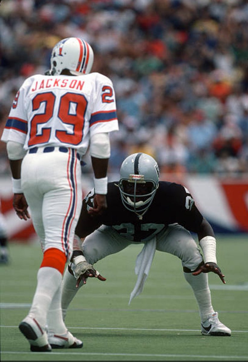 If you don’t know who this Raider is, are you truly a Raiders fan? 🤔

I became a Raiders fan during this man’s first year in the league.

One of the most badass cornerbacks in NFL history.

That crouch was 🔥.