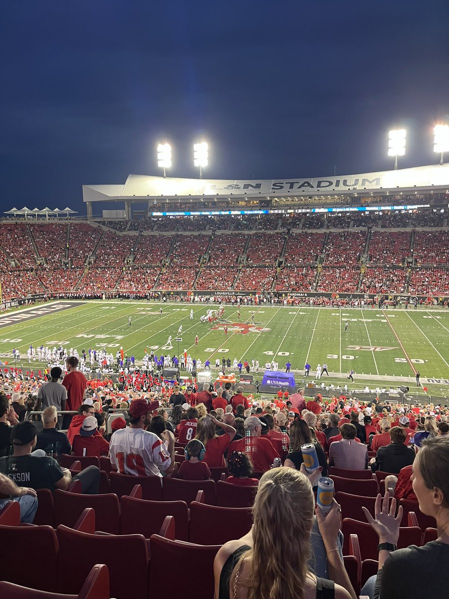 Not going to wade into quarterback discourse, just here to say that going toe-to-toe with ACC teams in road night games is very fun. #GoDukes