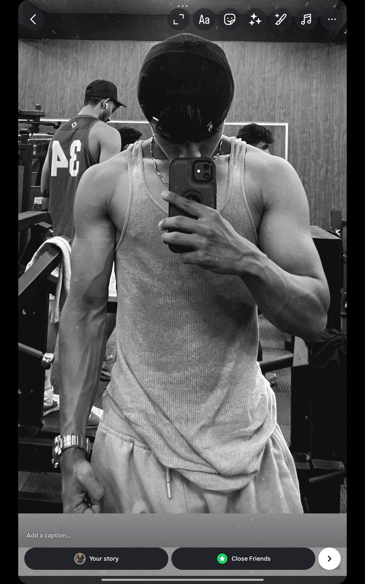 saurvibes's tweet image. Leg day 🤙🤙