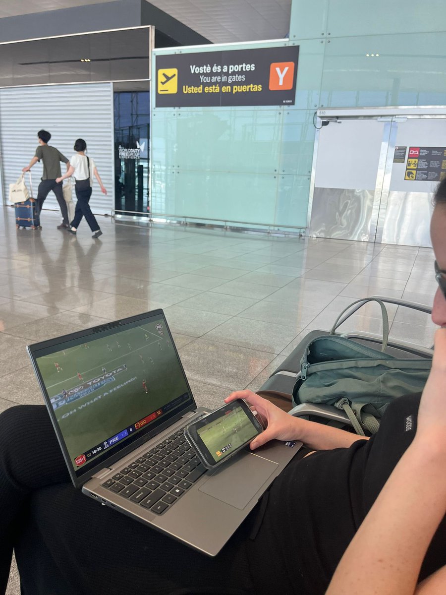 Dockers elimination final x UWA girls grandy = stressful times at Barcelona Airport #aflfreosuns
