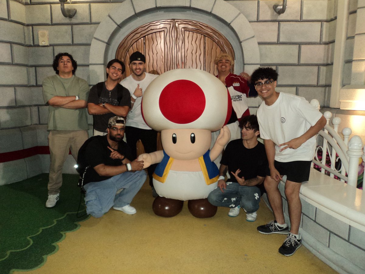 slumwavy's tweet photo. universal hates to see us coming👽 https://t.co/JJ2xKlXmfx