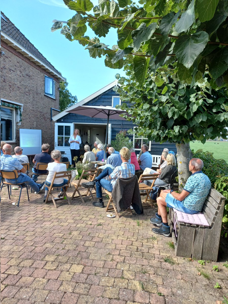 LageLinde's tweet photo. Gezellige drukte op ons #rustpunt
#donateursdag van de #WBL
#lopikerwaard https://t.co/lkUXuO3zdI