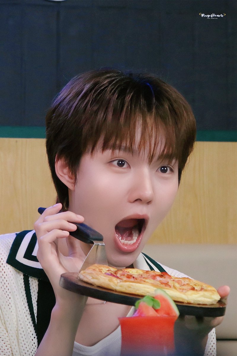 Pizzaaa 🍕🐰

#TPCxKengNamping
#PingofHeartSnaps

— ꒰ <a href="/nampingnapat/">Namping</a> | #nampingster ꒱