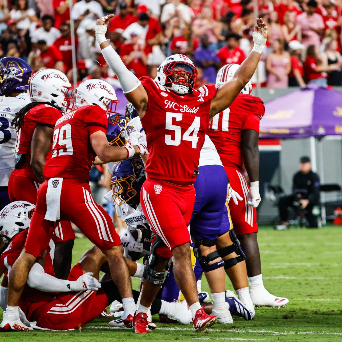 WAKE UP #WPN! ITS GAME DAY!
The Wolfpack takes on Virginia in a “non-conference” battle. State is looking to go 2-0 to start the season. The Hoos are banged up, the Pack needs to take advantage of that. Noon kickoff from Carter-Finley Stadium, televised on ESPN2!